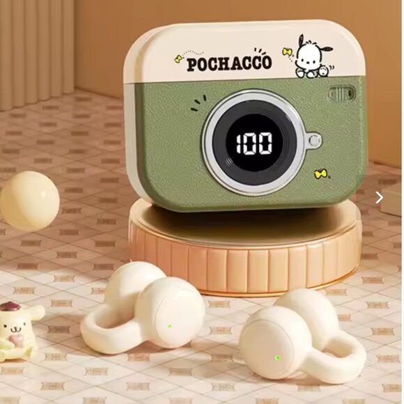 bluetooth retro camera charging case with earbuds pochacco - Picture 1 of 3